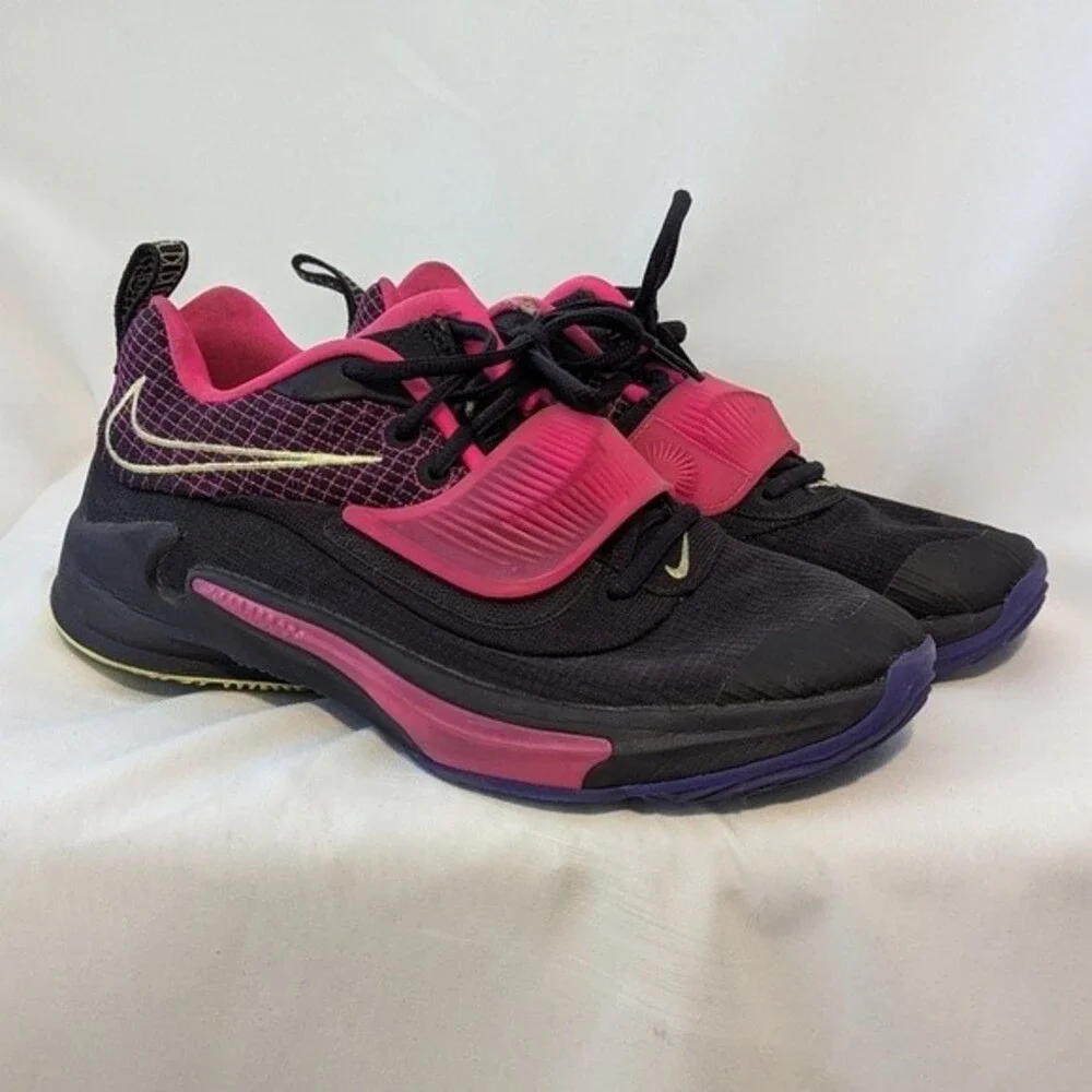 EUC - Nike Zoom Freak 3 Basketball Sneaker (Giannis Shoe) - Big Kid Size 6.5